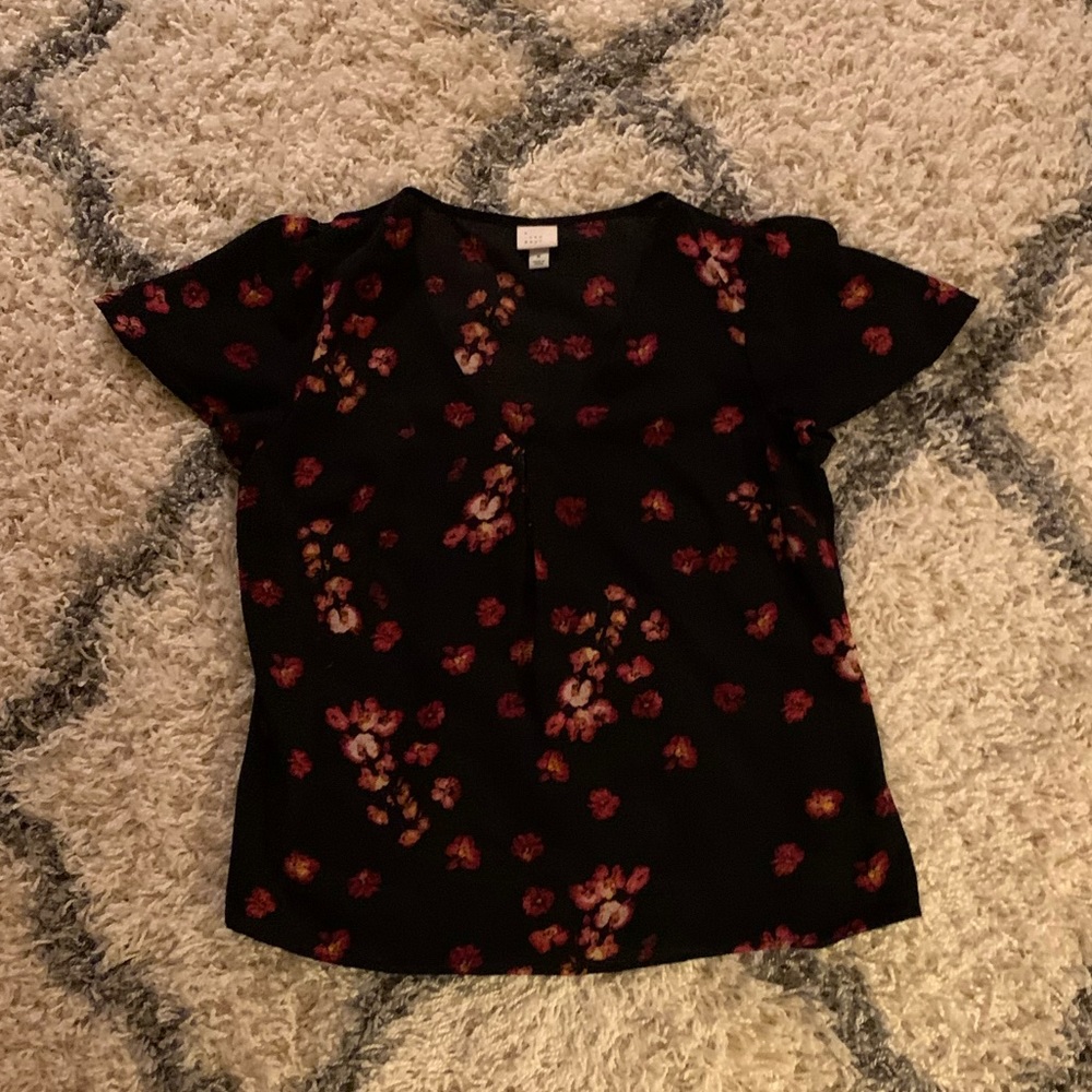 A New Day Black v-neck floral top
